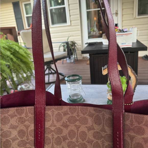 Rare Rare Coach limit edition Signature Rexy Carriage tote w/ matching coin - Picture 5 of 13